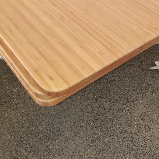 سطح مكتب من الخيزران معالج بالأشعة فوق البنفسجية