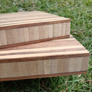 Pannelli di bamb&ugrave; a strati incrociati