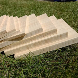 Pannelli per mobili in bamb&ugrave; pressati lateralmente verticali naturali